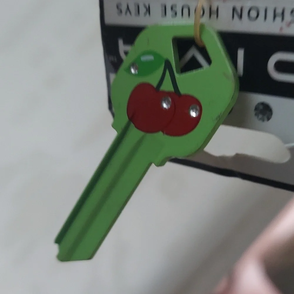 Diva House Green Jeweled Cherry Key New - Picture 5 of 6